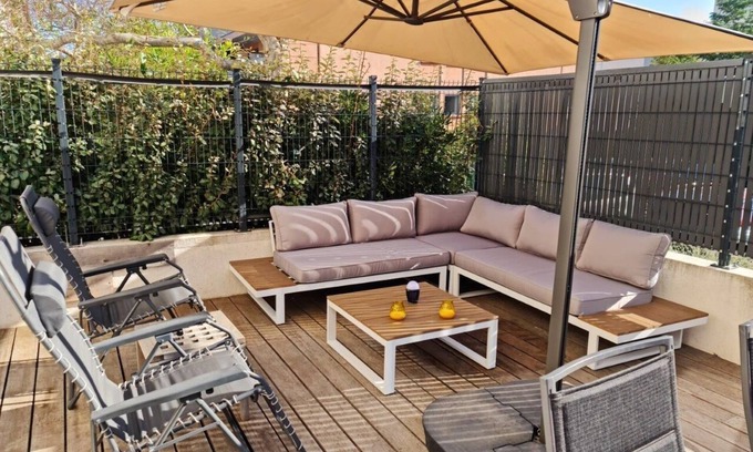 Boulouris-sur-Mer Apartment | 6-bed apartment, 60m² terrace, 2-minute walk to shops and beach (+/- 150m)