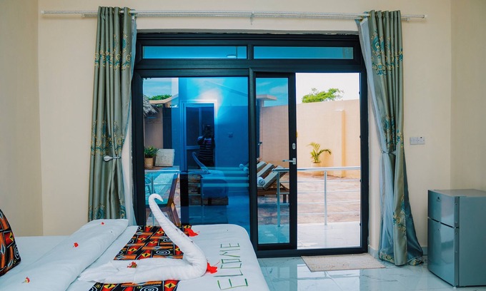 Nungwi Bed & Breakfast | 6-bedroom bed & breakfast in lovely Zanzibar with WiFi, AC,SWIMMING POOL,