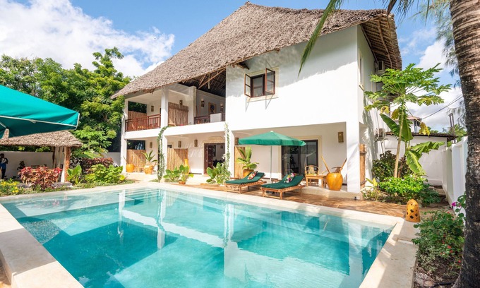 Jambiani Bed & Breakfast | 6-BEDROOMS POOL VILLA in JAMBIANI