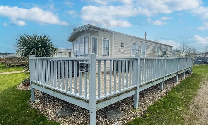 Wells-next-the-Sea House | 6 berth caravan with WiFi at Wells-next-the-Sea in Norfolk ref 72032T