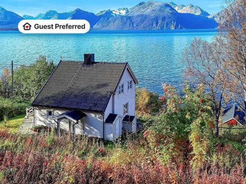 Lyngen House | 6 person holiday home in Olderdalen