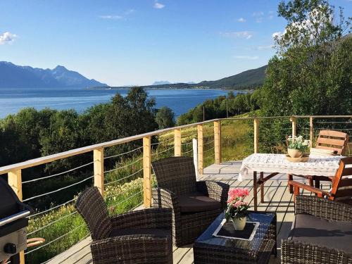 Lyngen House | 6 person holiday home in Olderdalen