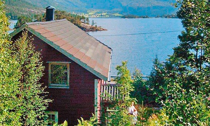 Gloppen House | 6 person holiday home in Hyen