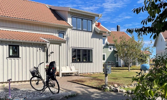 Hono House | 6 person holiday home in Hönö