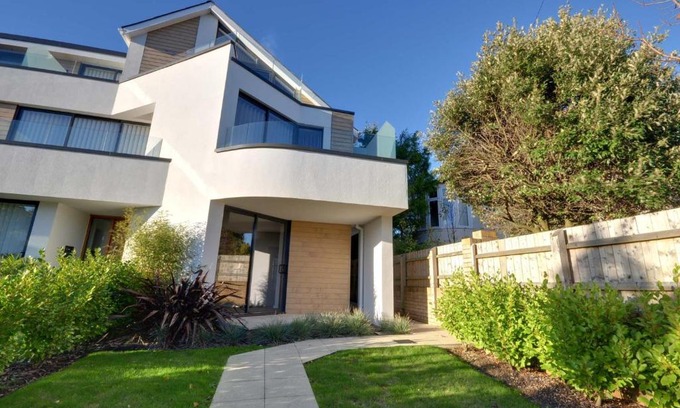 Westbourne House | 6 Sandbourne
