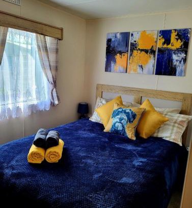 Prestonpans Resort | 61 St Andrew's 3 bedroom Cozy Caravan near Edinburgh Seton Sands Holiday Village