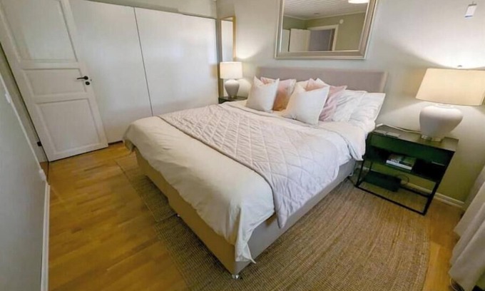 Ballingslov House | 6BDR - Blue house with a view