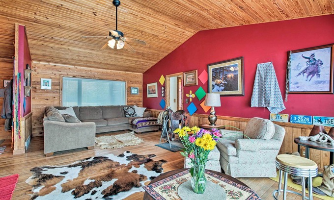 Burlington Cabin | 7-Acre Working Farm Near Lake Geneva: Pets Welcome