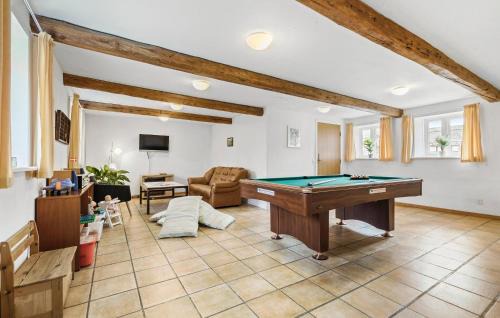 Ronde House | 7 Bedroom Awesome Home In Rønde