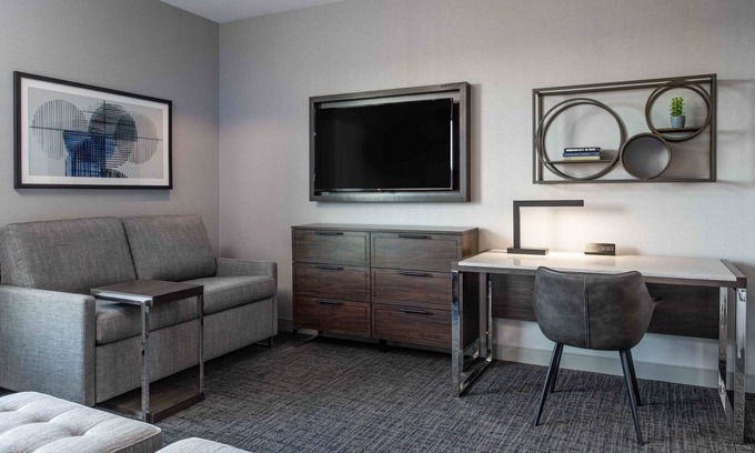 Quincy Apartment | 7 Miles from Downtown | 24H Business Center