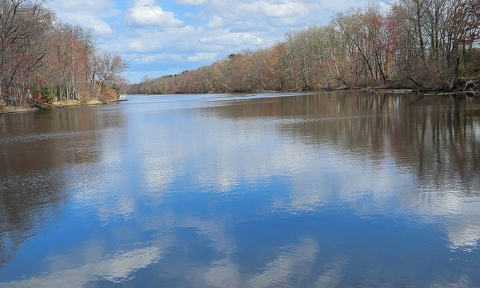 Lindenwold House | 7 Person Sleeper- 4Bd 2Ba King Bed Lake Getaway