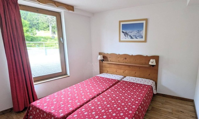 Chamrousse Apartment | 70m from ski slopes, swimming pool, sauna, terrace, balcony, parking, tv, 50-53m², Chamrousse