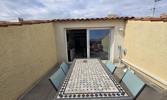 Fos-sur-Mer Apartment | 72 m2 duplex apartment with large terrace and sea view