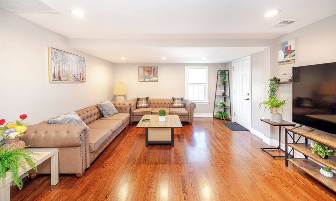 Quincy Apartment | 74R - 2BR Quincy - Romantic Stay near Wollaston Beach