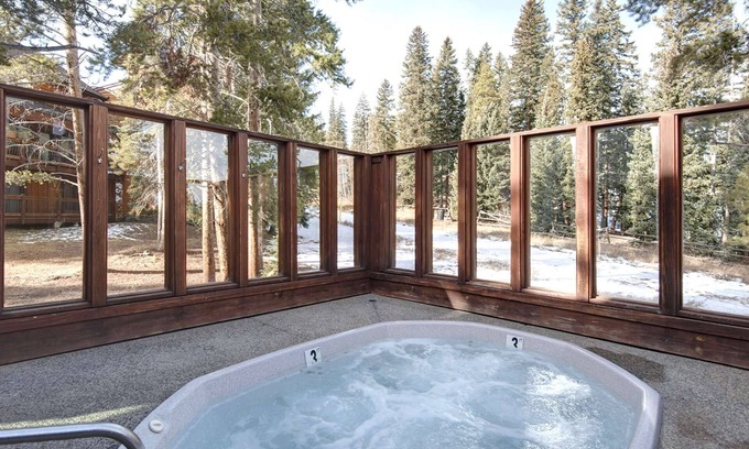 Four O'Clock Condo | 7th Nt Free! Ski-in/out! Balcony/Elevator/Garage,Complex Pool/Spa,Fireplace