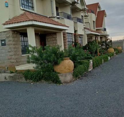 Athi River Villa | 8-BEDROOM VILLA NEAR MAVUNO CHURCH, ATHI RIVER