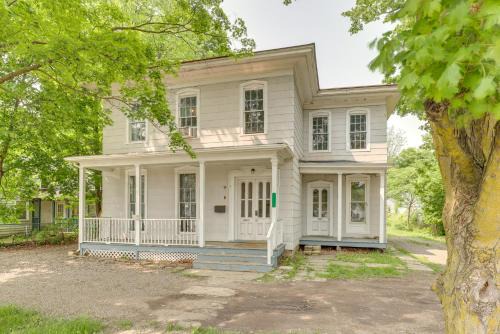 Bath Apartment | 8 Mi to Keuka Lake Walkable Apartment in Bath