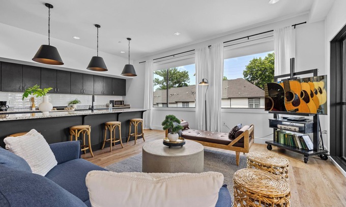 Woodland in Waverly Condo | 8 Min to Broadway-Balcony-Walkable-2 King Beds