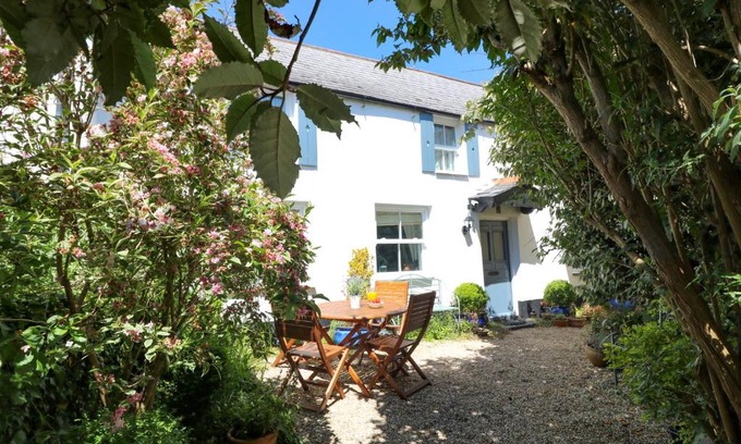 Hartland House | 82 The Square