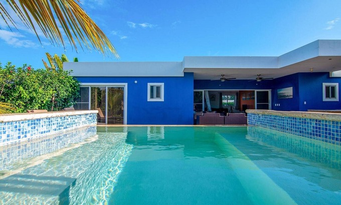 La Mulata Villa | 8BD/8BTH Caribbean guest-friendly complex with 3 pools. Free van to beach&bars!