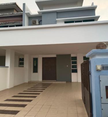 Taman Teratai House | 8Pax comfortable setia residen