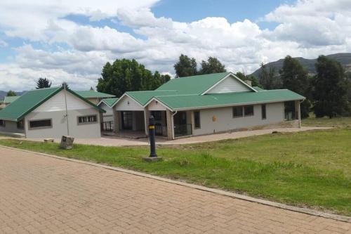 Clarens Apartment | 8sIndoor indoor pool4 bedroom villaGreat view and backup power