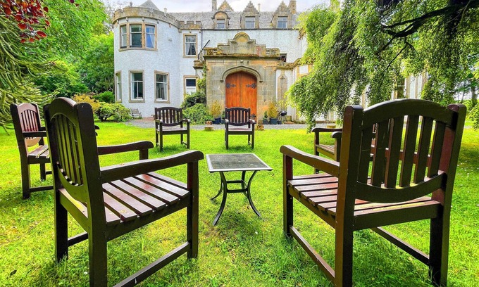 Gorebridge Cottage | 9 bedroom accommodation in Gorebridge, near Edinburgh