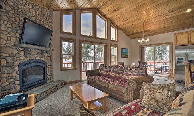 Mountain View Estates House | 9 Mi to Heavenly Mountain: South Lake Tahoe Home!