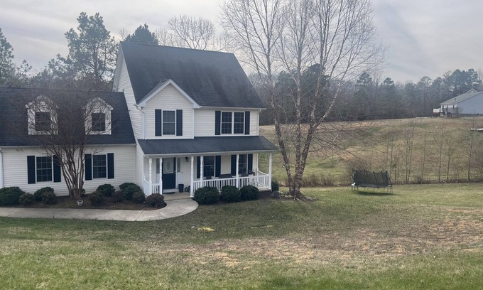 Madison Heights House | 9 Miles from Liberty, Jet Ski Rental, 7 min from Paddle Boarding on the James