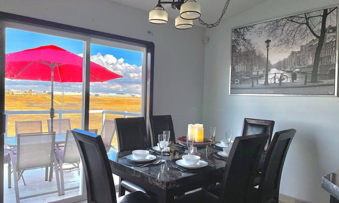 Calgary House | 9 min from airport | Amazing view | A/C | BBQ