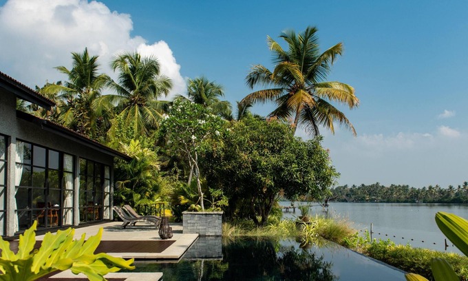 Kumbalam Villa | 976 Panangad a Tranquil 4-Bedroom Backwater Villa