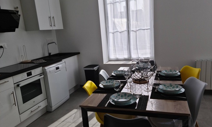 Bleneau Apartment | A 300m du Centre Ville! Appartement en RDC de 70m² Entièrement Rénové