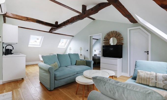 Madeleine Apartment | A Beautiful 2-BR/2BA in Opera - St Lazare