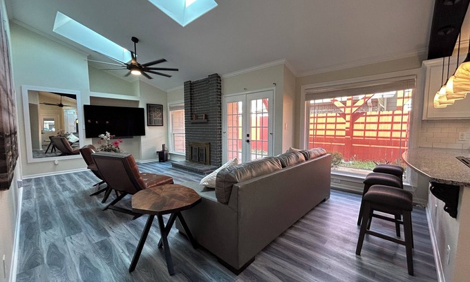 Victoria House | A&C WINDWARD COTTAGE