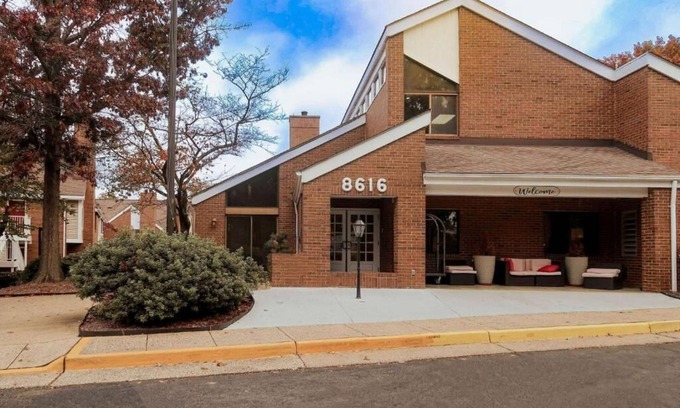 Tysons Hotel | A charming hotel in Vienna with AC, WiFi, a fitness room, Free daily breakfast