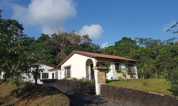 Arenal House | A charming house surrounded by beautiful nature. Cosy, WiFi & fully equipped.