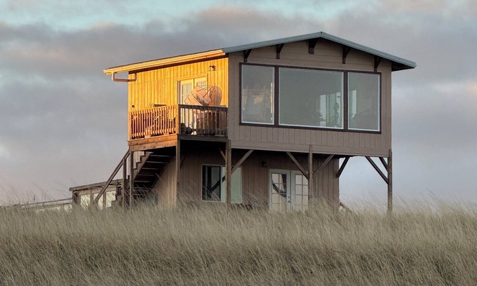 Naalehu Apartment | A charming, secluded, off-grid, quiet and a 180 degree view of the ocean.