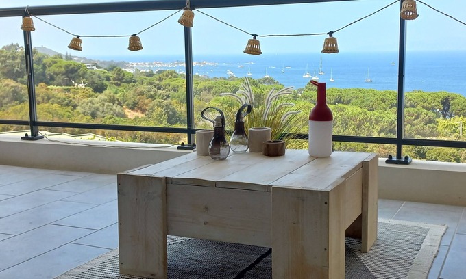 Pietrosella Apartment | A charming setting with the sea in full view!