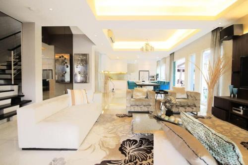 Cheras House | A Chic 4BR Oasis with Gazebo Your Dream Getaway