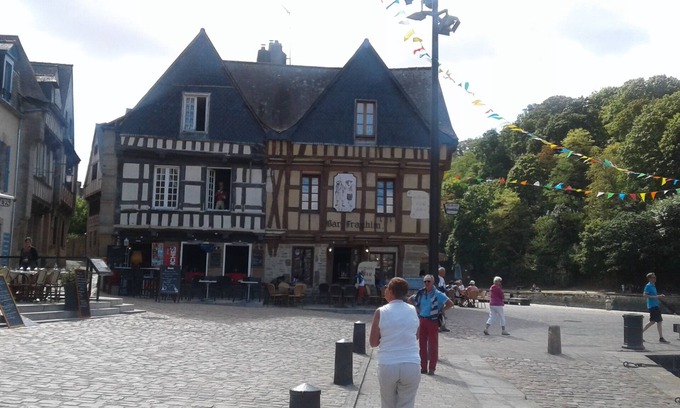 Plumeliau House | A converted milking parlour with heated swimming pool in large safe garden