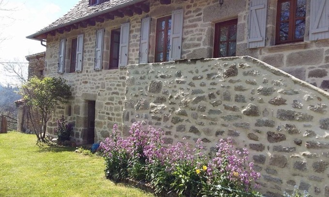 Goulles Cottage | A corner of Corrèze, suitable for relaxing in a quiet little village.