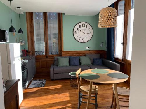 Albertville Apartment | A deux pas de la gare, La Maison Rouge