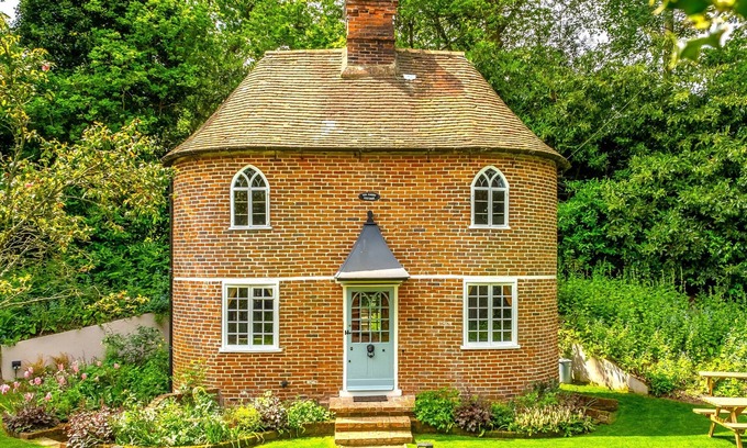 Higham Cottage | A fairy-tale luxurious cottage - The Tea Caddy