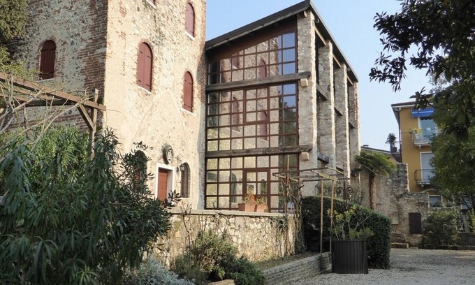Lazise Old Town Cottage | A fascinating Medioeval Tower on the borders of Lake Garda