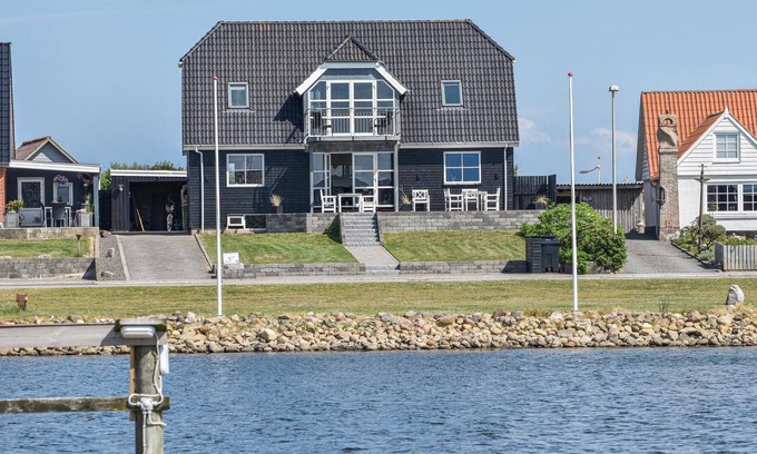 Thorsminde House | A few meters from the harbor quay and in the middle of the idyllic fishing village of Thorsminde lie