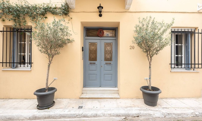 Plaka Villa | A Four bedroom Villa in the famous Plaka Area
