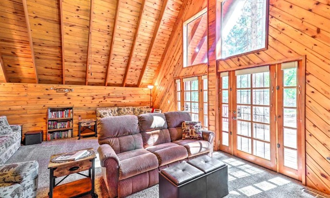 Pinetop House | A-Frame Pinetop Cabin Less Than 6 Mi to Rainbow Lake!