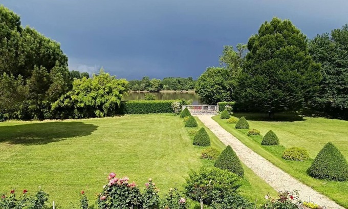 Fronsac House | A haven of tranquillity on the banks of the Dordogne River