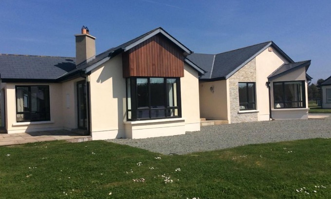 Kilmore Cottage | A holiday home that sleeps 8 guests in 4 bedrooms