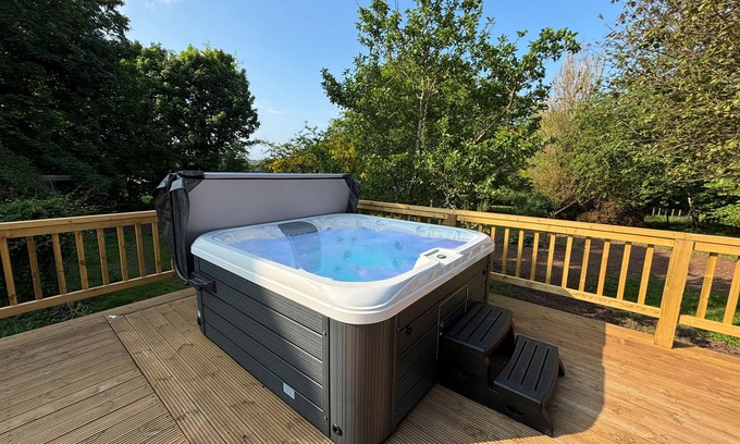 Dunbar Cottage | A-listed South Lodge, Dunbar with hot tub